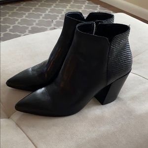 Dolce Vita Black LeatherBooties Size 7